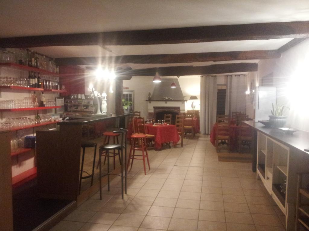 Hotel Restaurant Henri IV Eauze Bagian luar foto